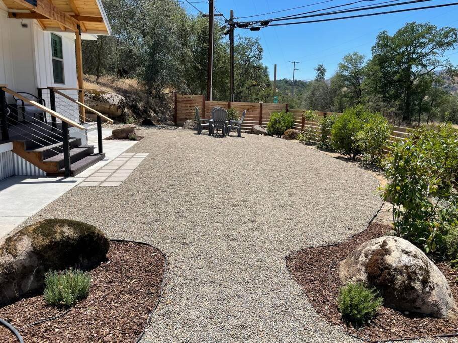 Soleil Luna 2 Miles From Sequoia Park Entrance Three Rivers Bagian luar foto